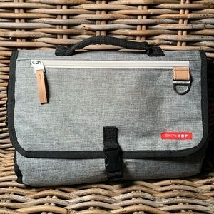 SKIP HOP Changing Station